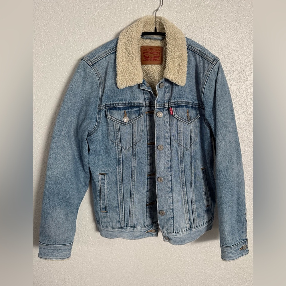 Women’s Levi’s Light Wash Trucker Jacket